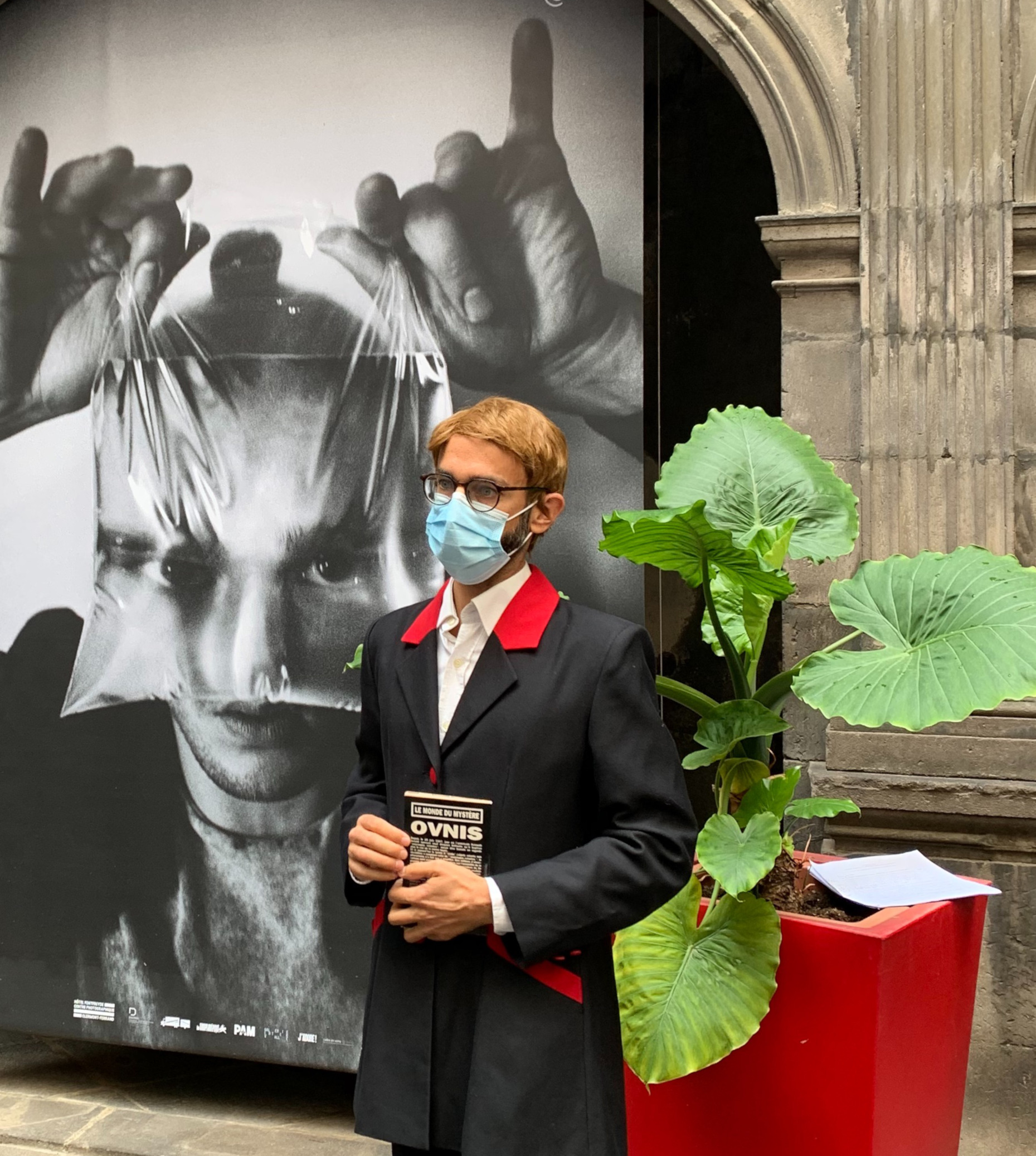 Analyse complotiste de l'affiche de l'exposition